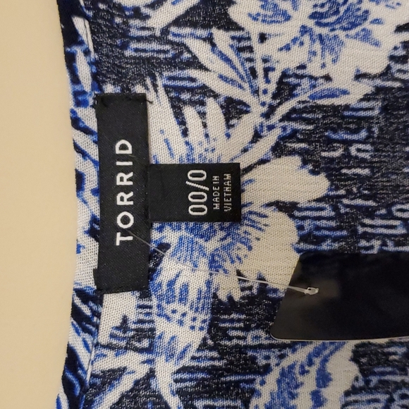 NWT Torrid 00/0 Blue & White Floral Cover-up - Picture 5 of 7
